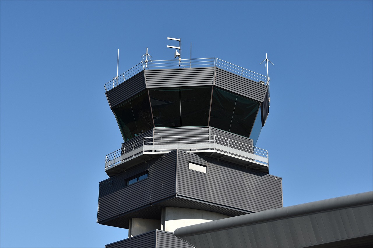 探索现代航空运输脉搏，机场航班实时动态解析