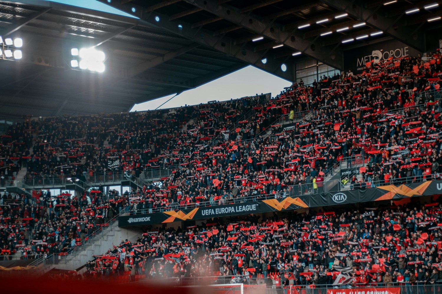 足球比赛场面,激情与荣耀的竞技场