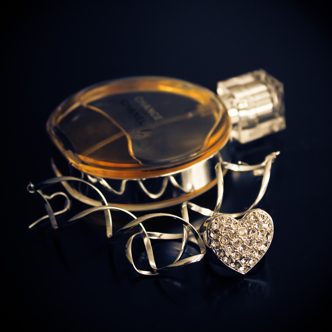 黄金饰品回收价格解析及影响因素探讨,全面解读黄金回收市场与价格变动因素