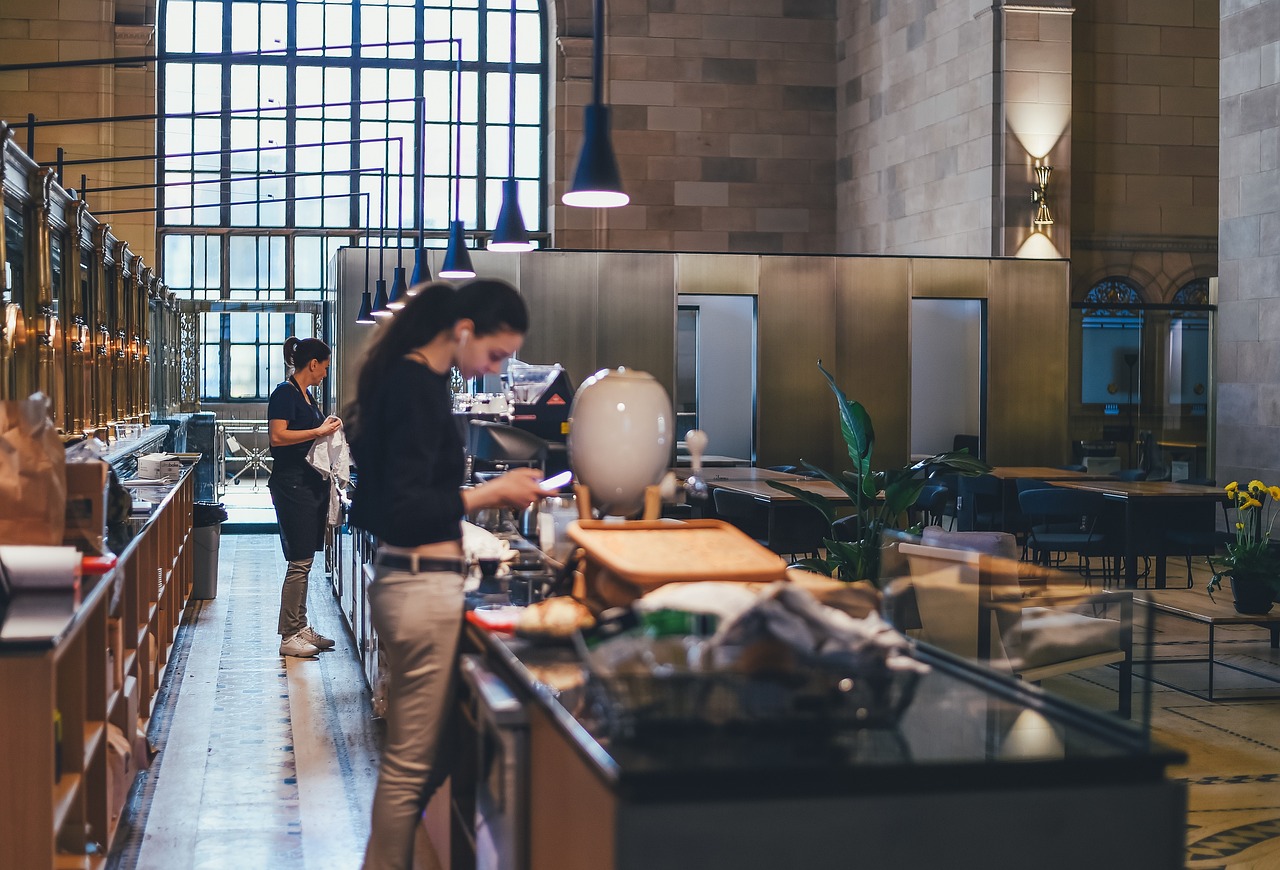 探索电影艺术全新维度的最新电影理论研究