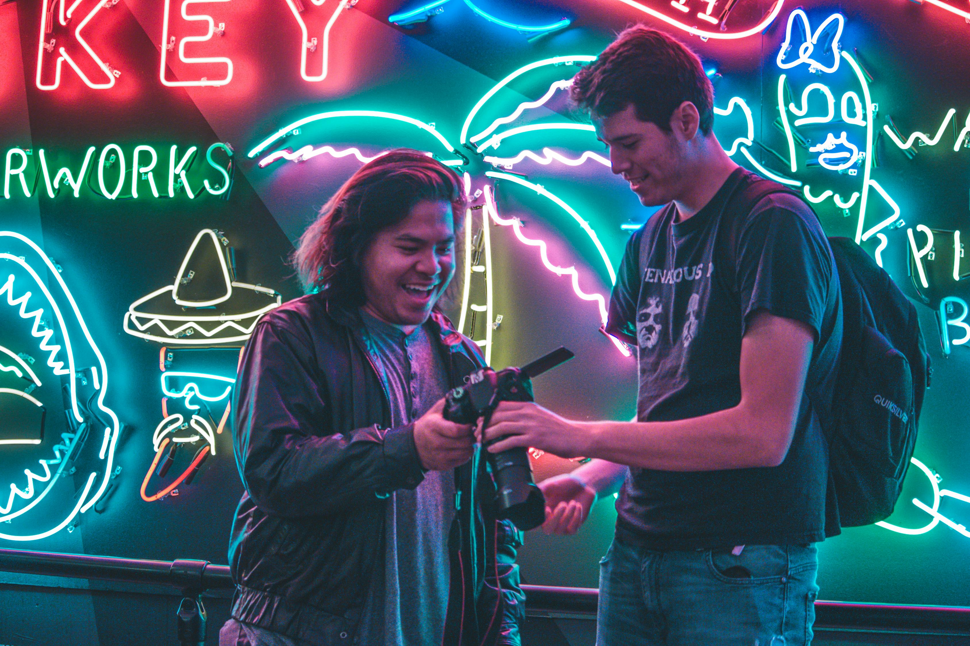 凤凰传奇玲花最新写真,音乐与光影的艺术展现