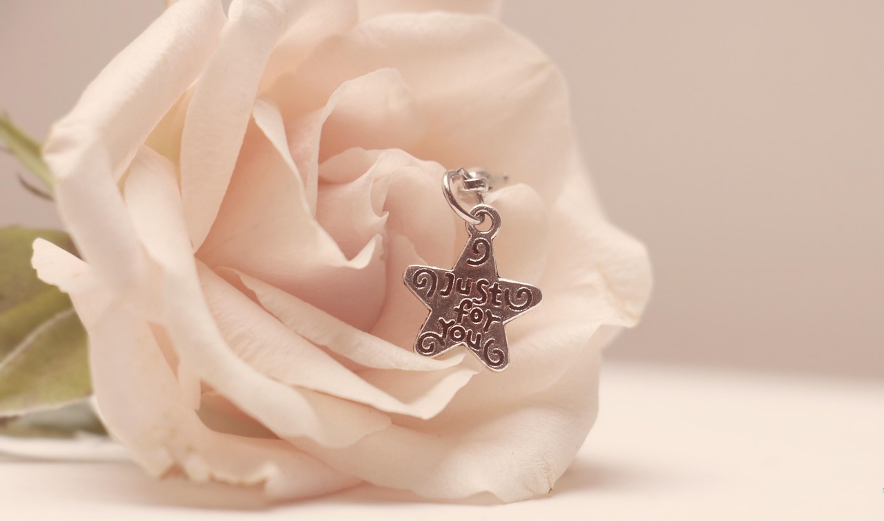 最新款吊坠项链,时尚魅力的极致诠释