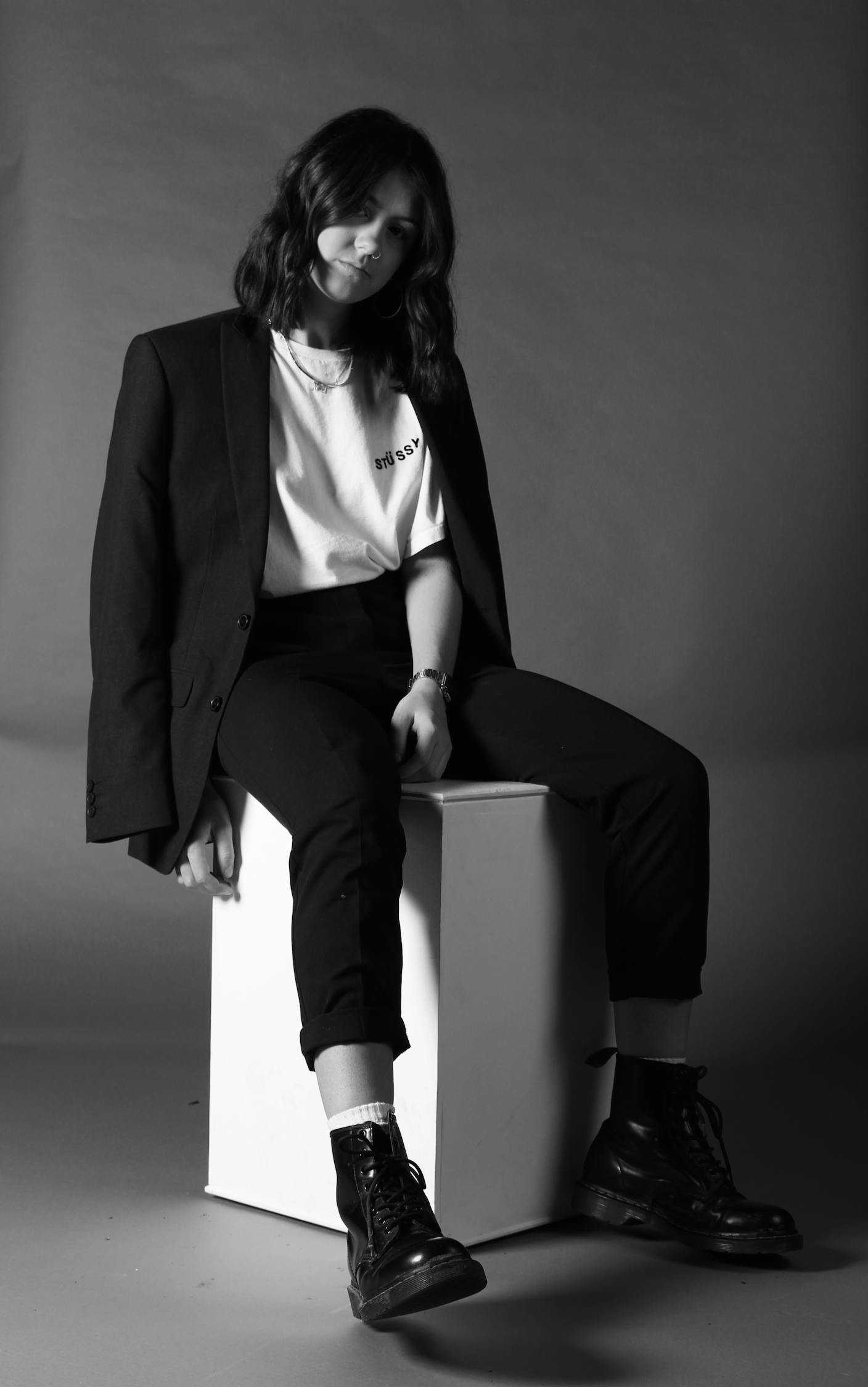 黑白色调动漫头像，风格、意义与流行文化的深度解读