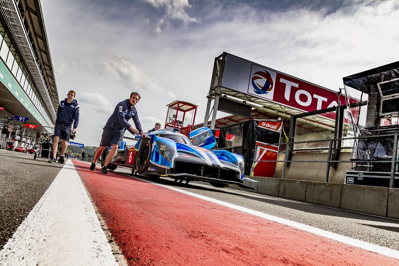 车比赛,速度与激情的较量之战