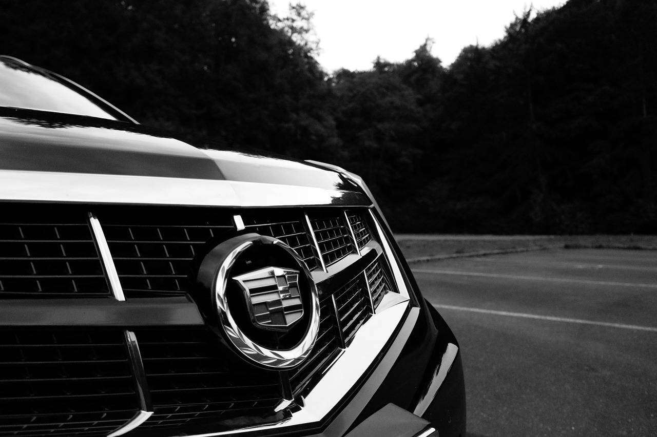 新款车上市与旧款降价,市场博弈揭秘